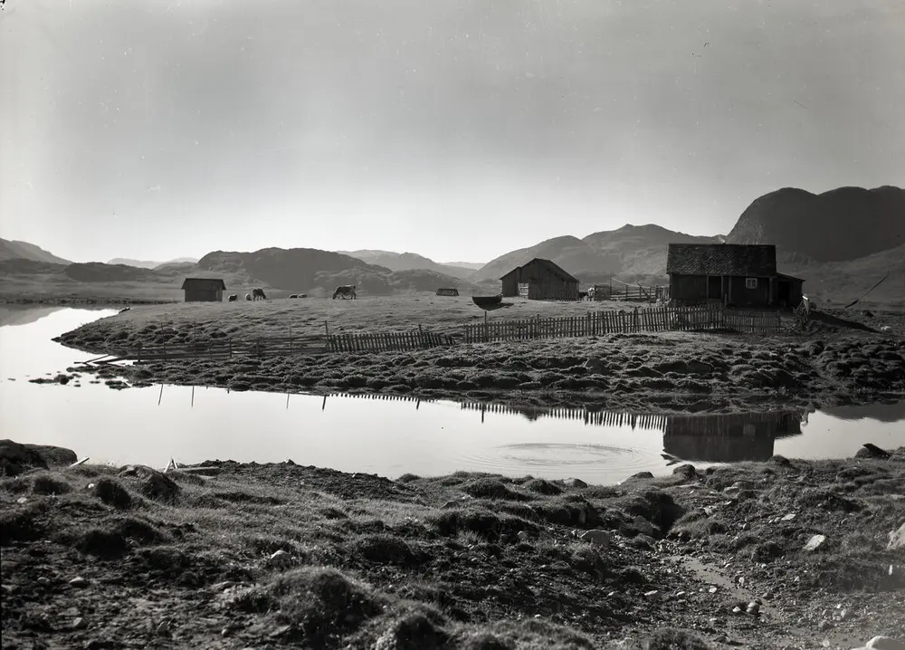 Biletet viser støl ved Vinstervatn, Øystre Slidre, 1958