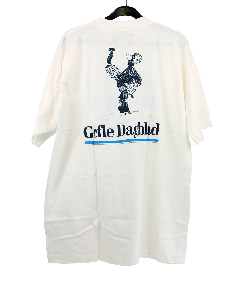 Gefle Dagblad T-shirt. Distrikts mästare i ishockey 97-98.