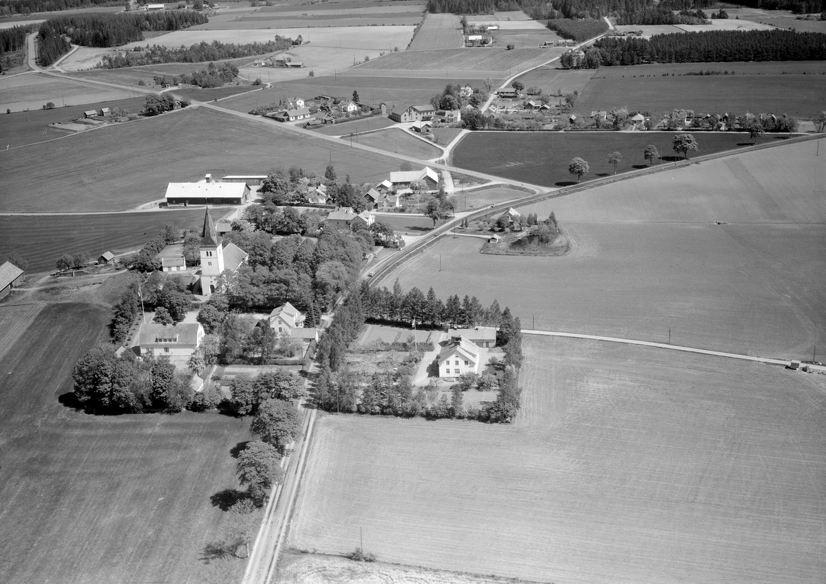 Flygbild över Fivelstad kyrkby.