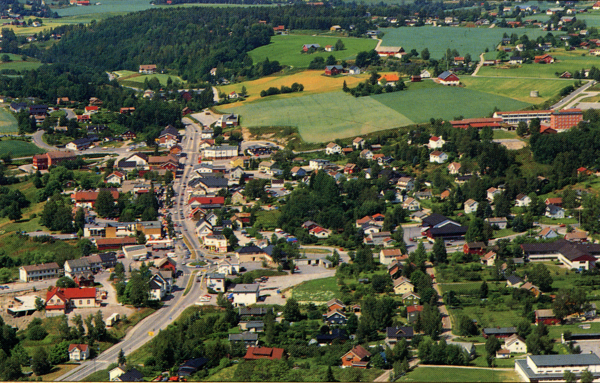 Flyfoto av Bø sentrum
