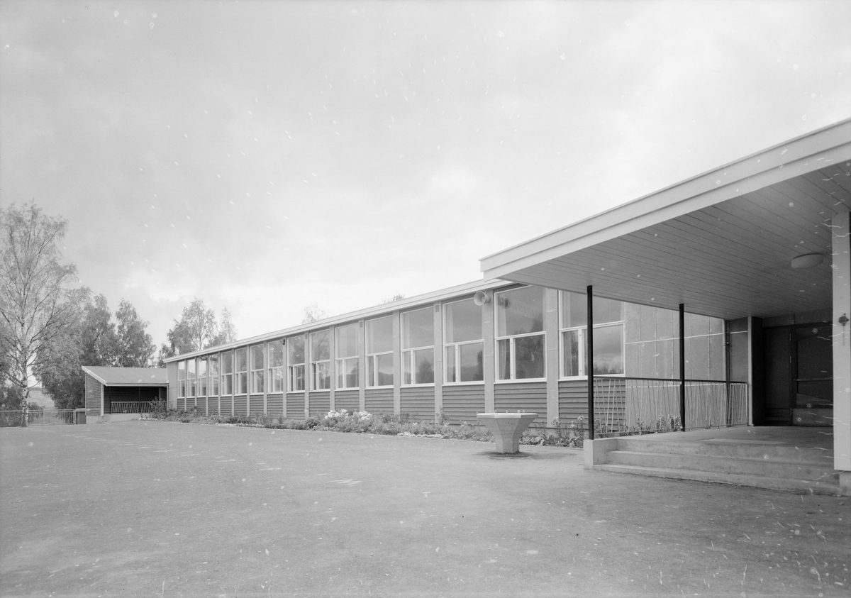 Arkitekturfoto av Veitvet skole.