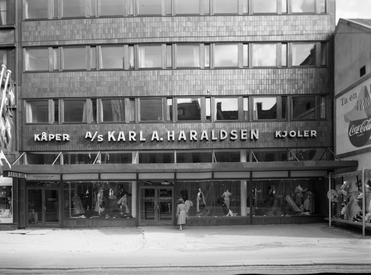 Bygget til damekonfeksjonsforretningen Karl A. Haraldsen.