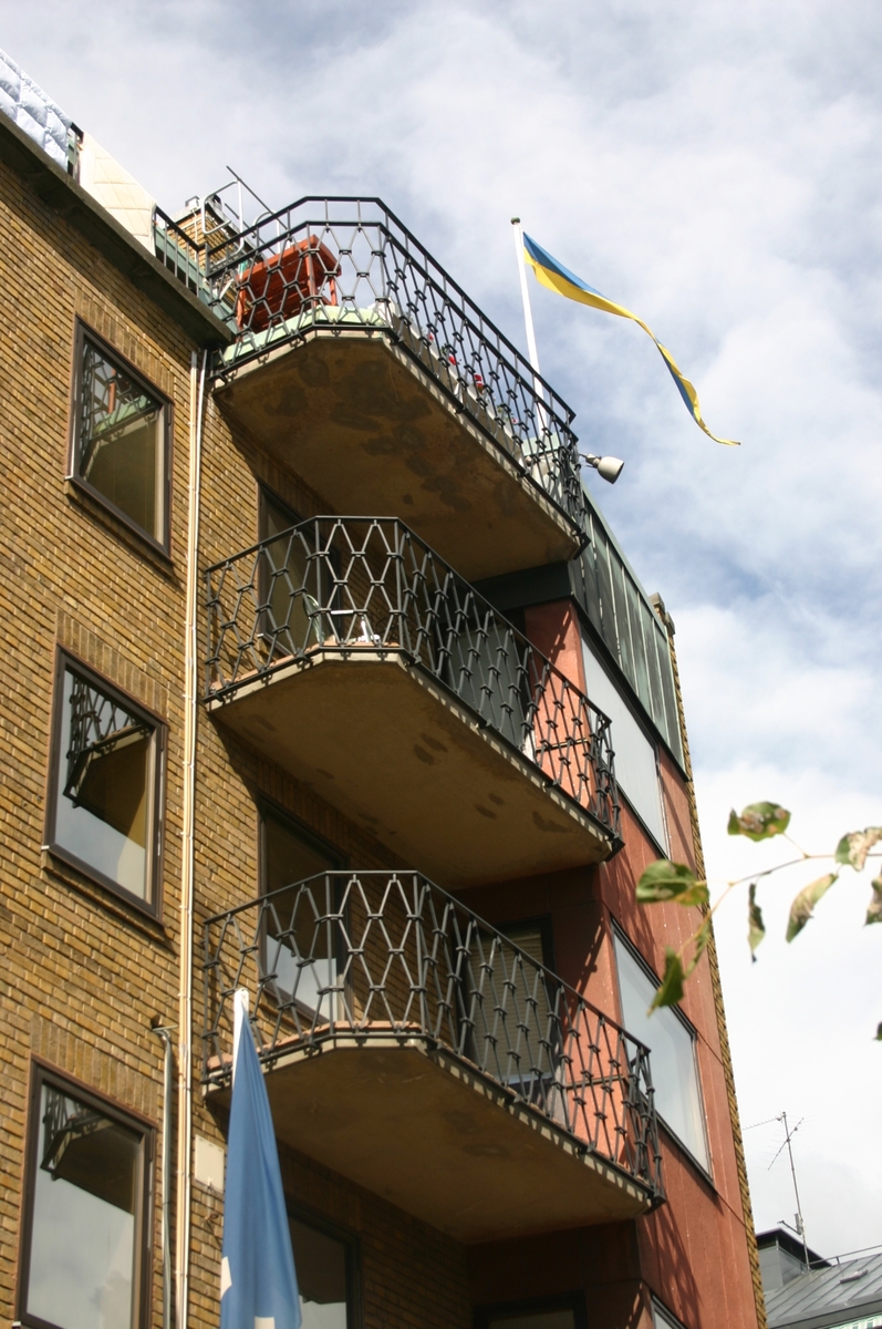 Motiv från Karlstad. Detaljbild på balkonger, CGC-huset