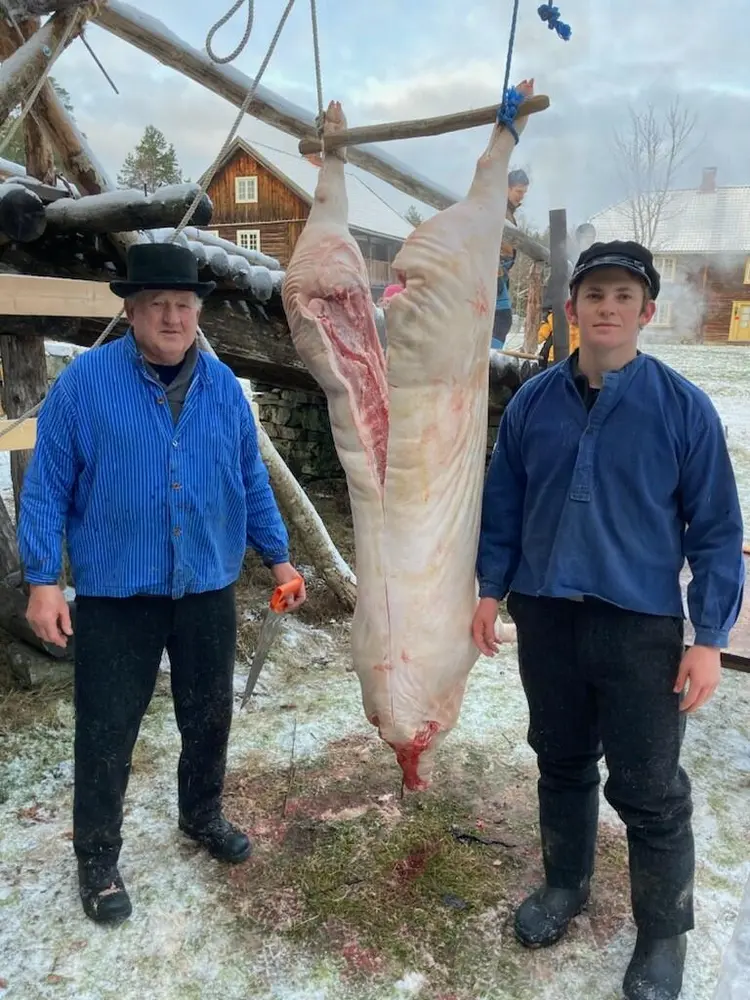 Mattradisjoner er en viktig del av «Jul i stuene», herunder behandling av slakt.