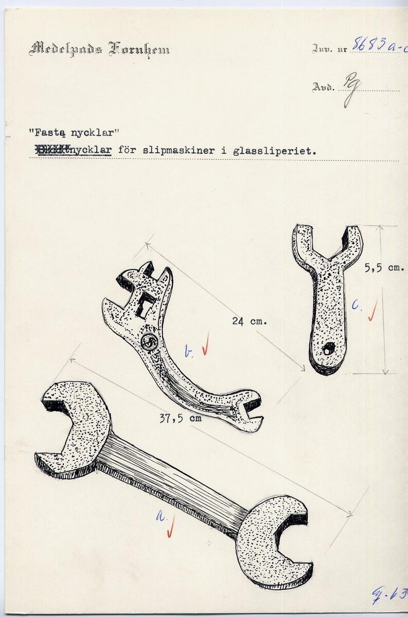 "Fasta nycklar för slipmaskiner." Gåva av: "Glasslipare Olof Andersson." (liggaren)

"Skruvnyckel: Fast nyckel för slipmaskiner. Kommer från Glassliperiet, Fjäl, Hässjö." (liggaren)

Anm: urspr. 3 st. (20080805, EW)