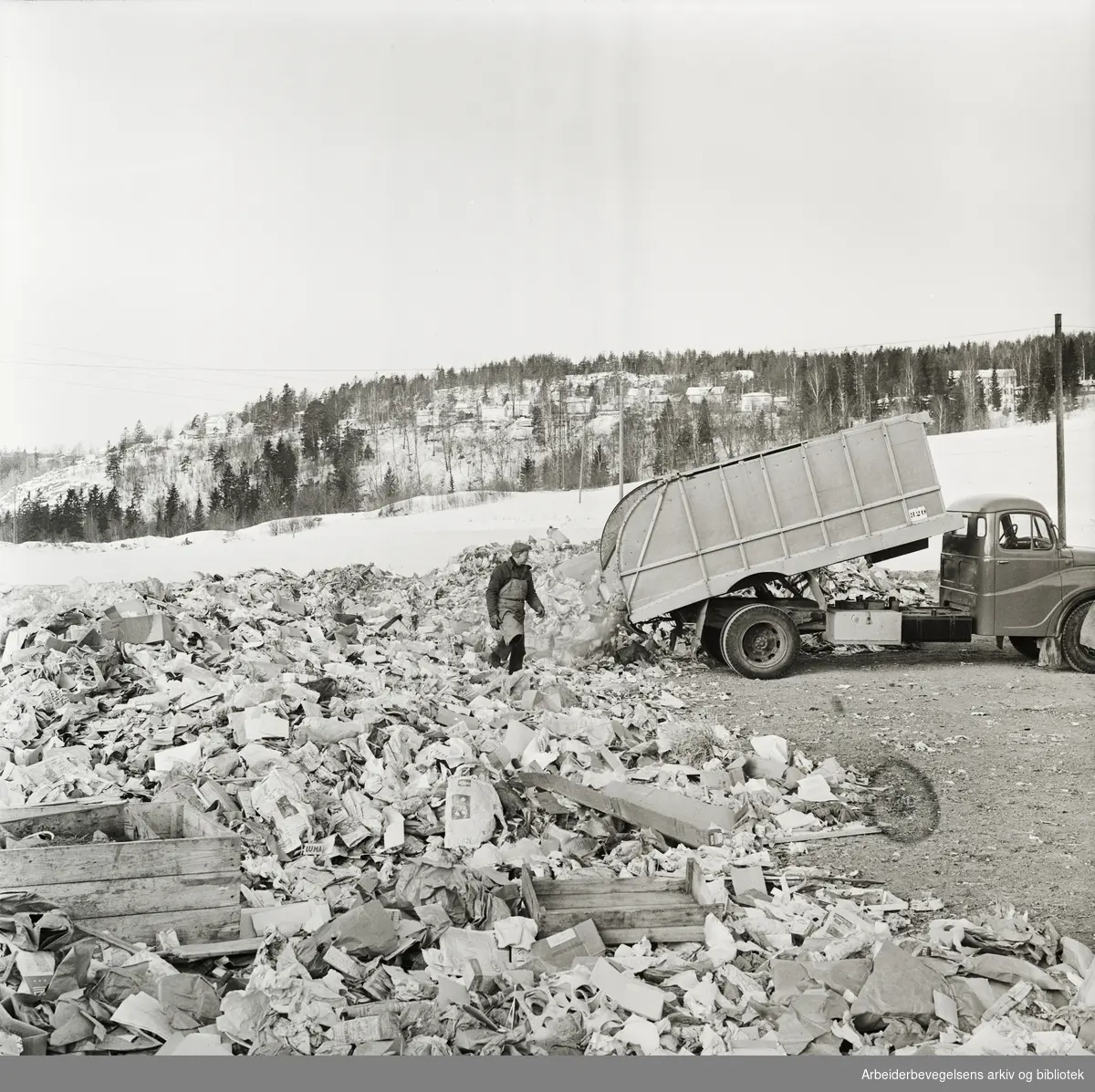 Renholdsverkets søppelfyllinger på Romsås - Sannerud. Kilde til luftforurensing i hele Grorud-området. Februar 1963.