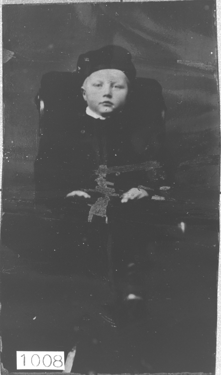 Portrett av ukjent gutt. Trolig rundt 1900-20.