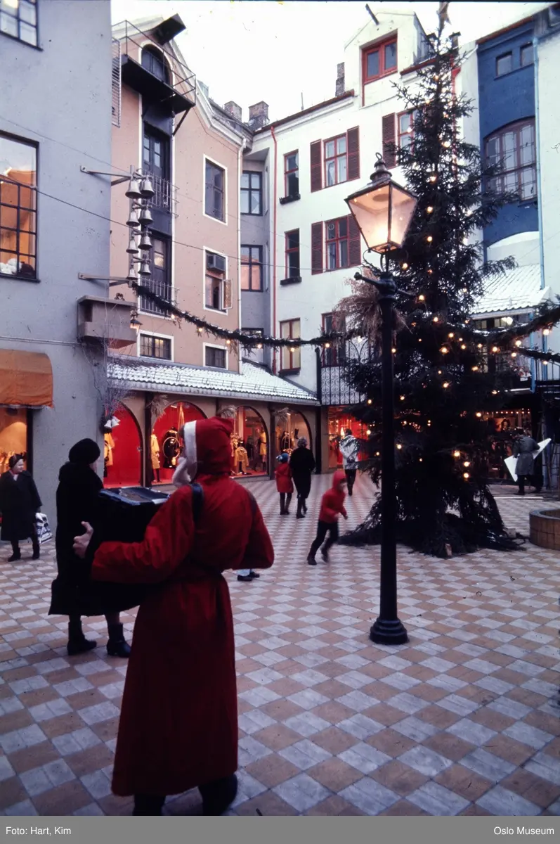 Julegate i Strøget-passasjen. - Oslo Museum / DigitaltMuseum