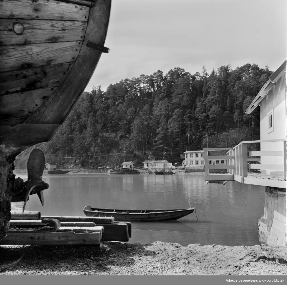 Fergestedet ved Malmøysundet. Malmøya. April 1963