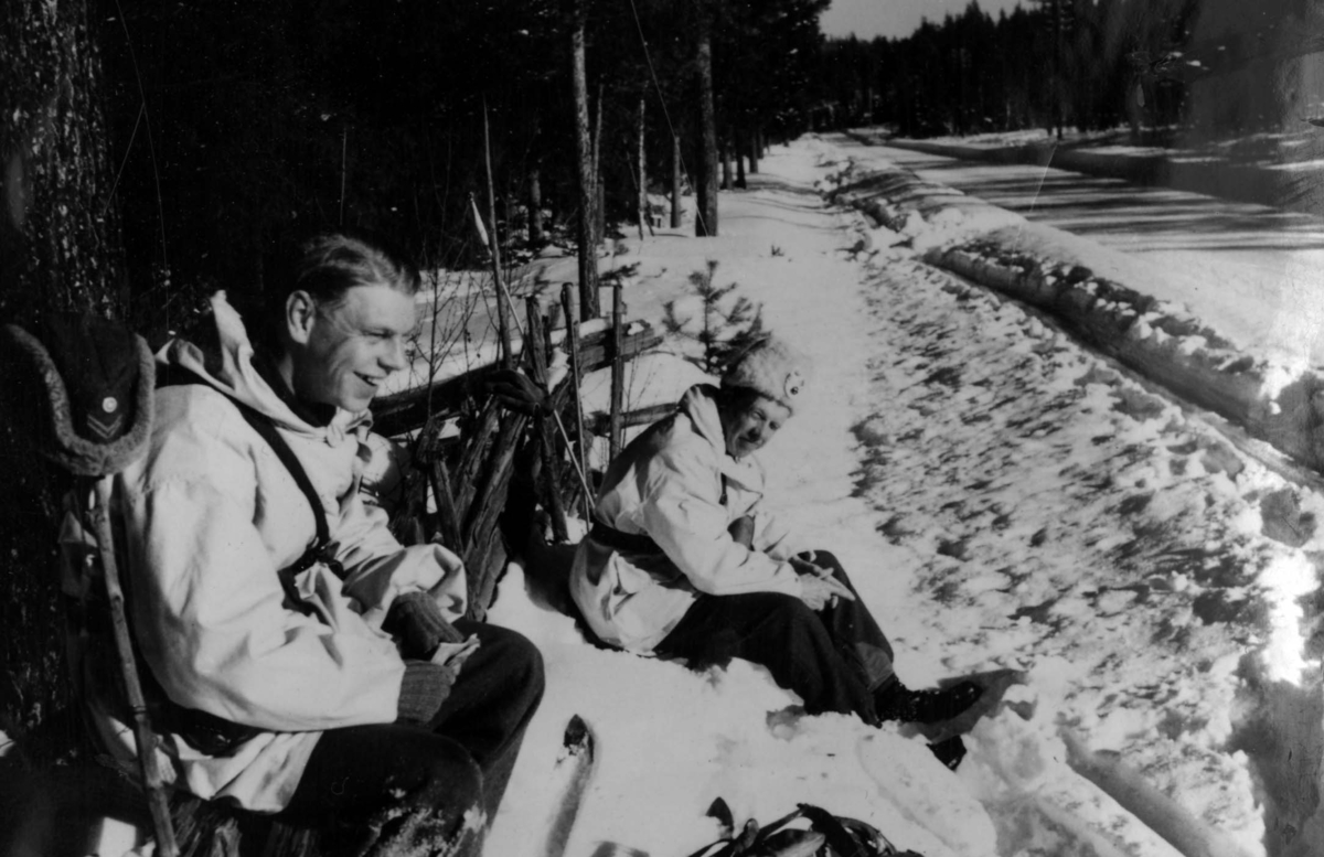 Vinterövning i Jämtland 1946.  L Moberg och M Lindgren.