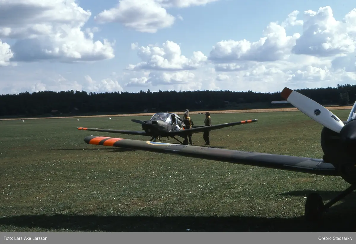 Flygplan på Gustavsviksfältet