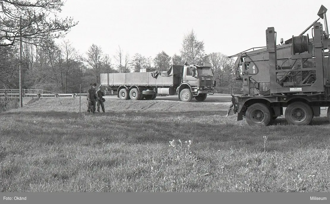 Scania lastbil och bakdelen av Påhängsvagn 27.