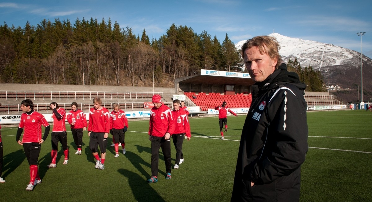 Mjølner; Narvik stadion; fotball; trening. Trener Morten Ivar Normark. 5. mai 2011.