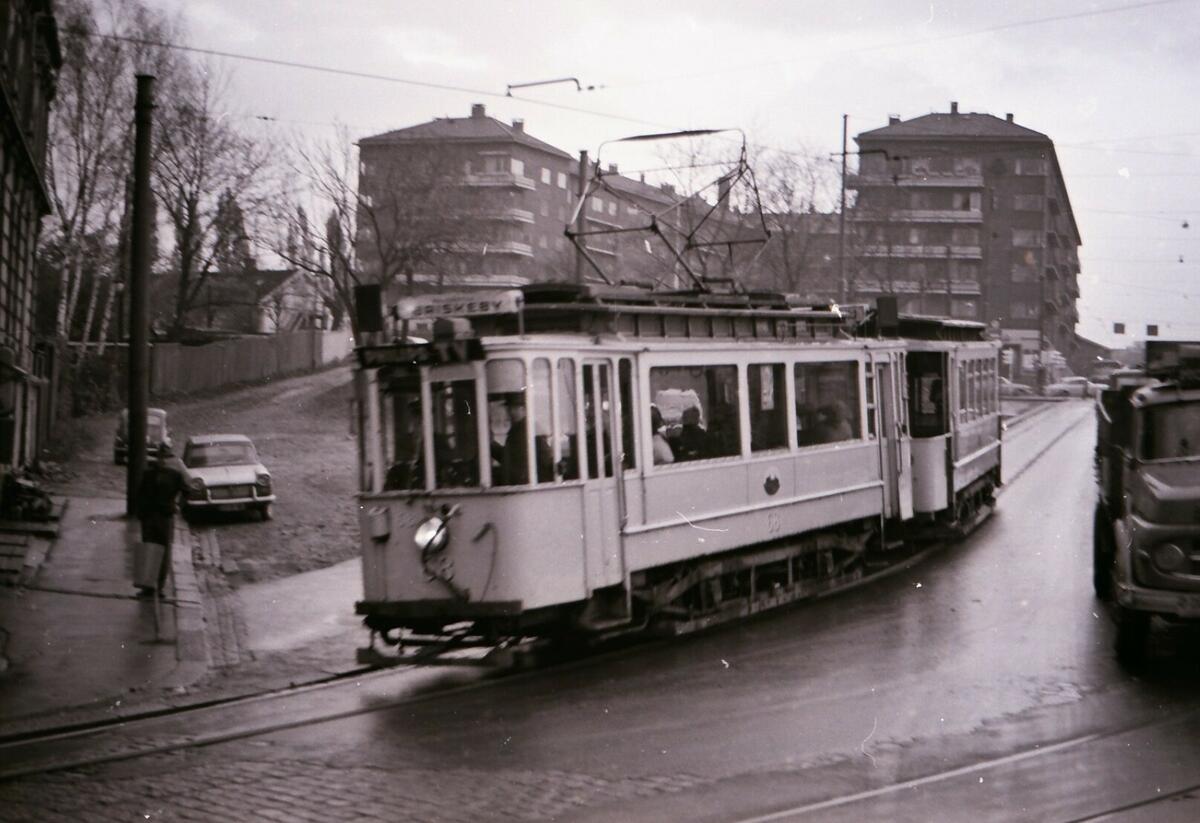 Oslo Sporveier, SS nr. 68 og tilhenger linje 6 i St. Halvards gate ved Galgeberg.