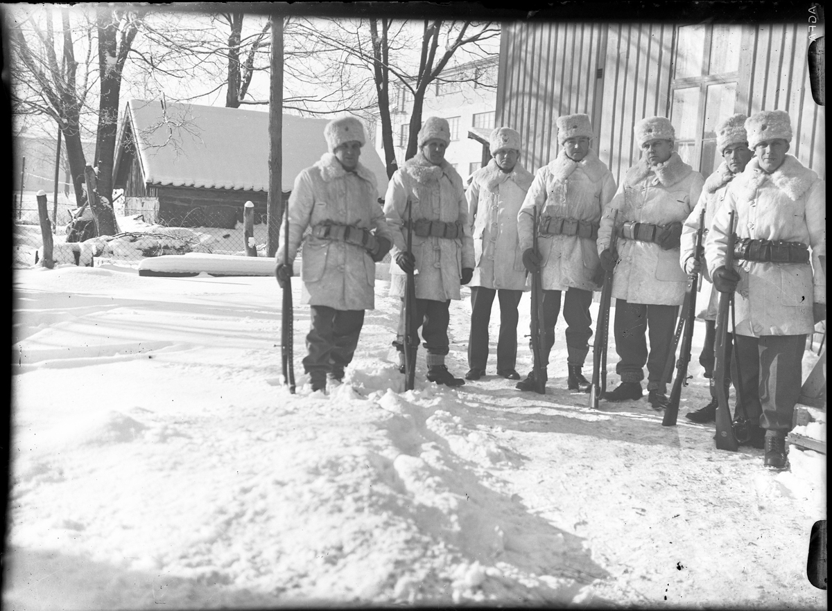 Soldater, okänt var, i vinteruniform. 1940-tal.