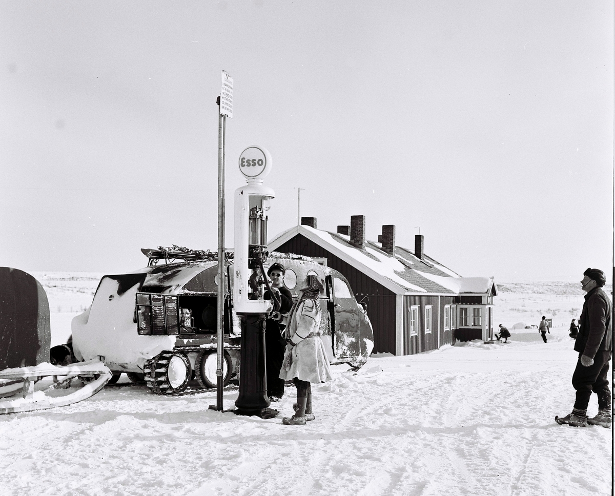 Butikk og bensinstasjon på Finnmarksvidda.