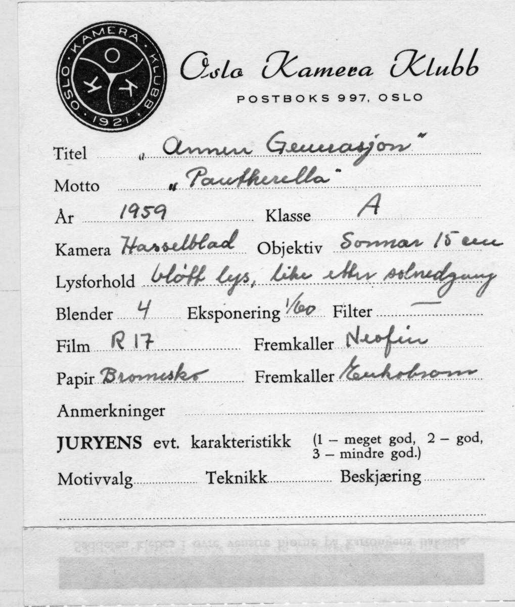 Etikett fra baksiden på DEX_OK_005, Kvinneportrett med tittel "Annen generasjon" fra 1959.  
