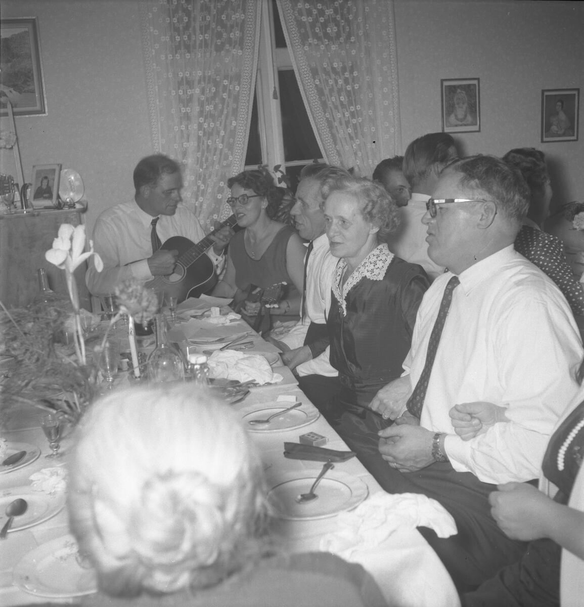 Familjerna Holmgren. - Västernorrlands museum / DigitaltMuseum