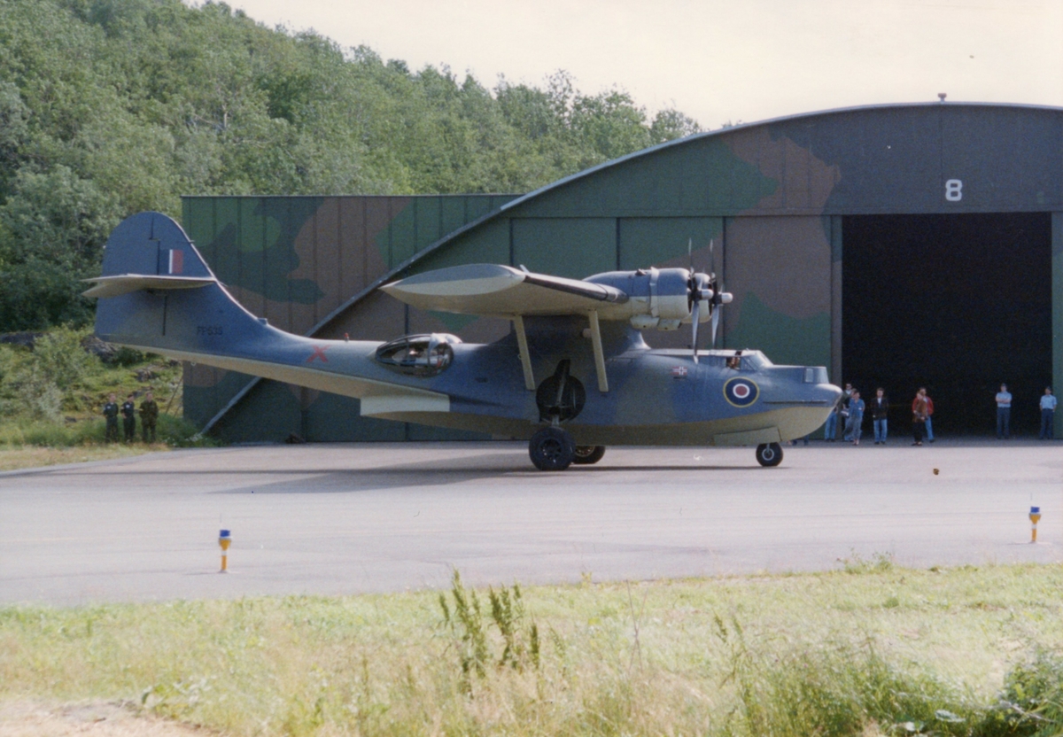 Catalina FP535 parkert på Bodø flystasjon, før overlevering til Luftforsvarsmuseet.