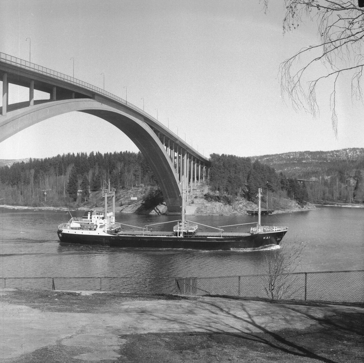 Fartyget Kai vid Sandöbron

