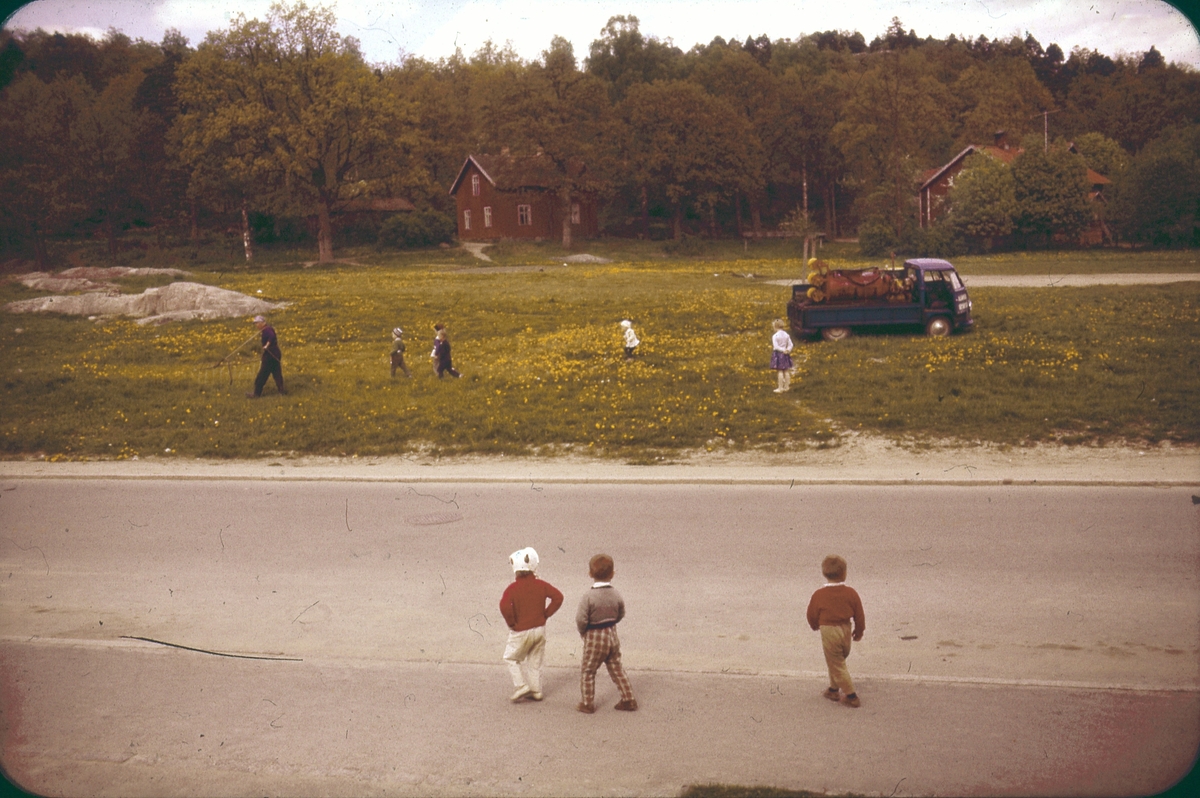 Stockslycke, i bakgrunden Stockslycke gårds trädgårdsmäsar- och rättarebostad. 1950-tal