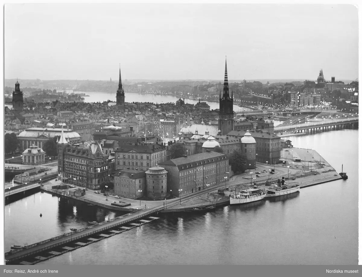 Stockholm. Utsikt från Stadshustornet över Riddarholmen Enligt uppgift är bilden tagen en midsommarafton.