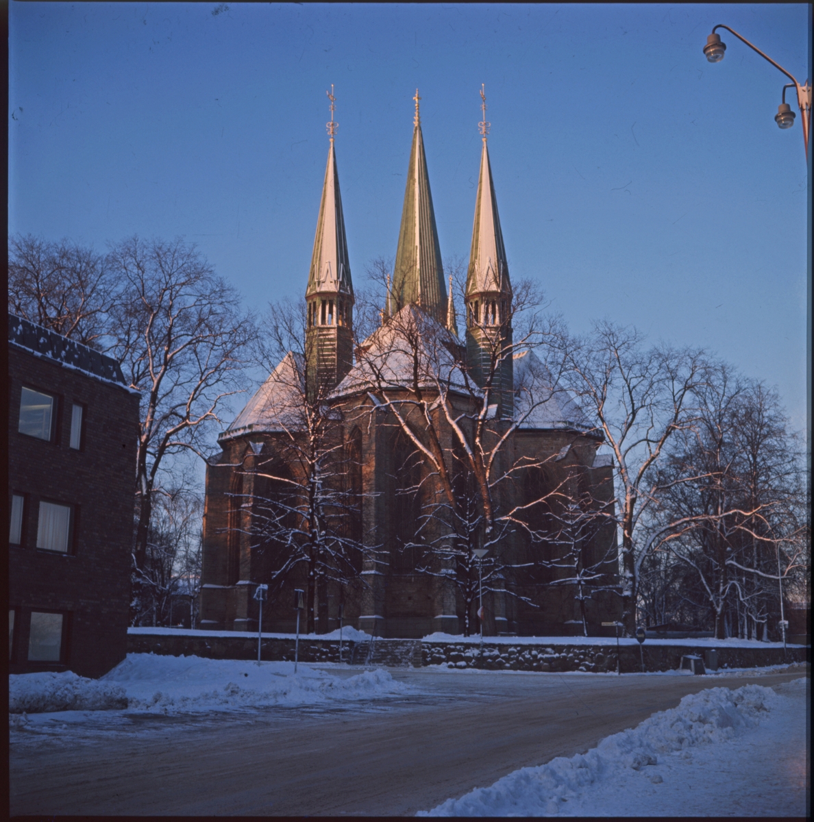 Domkyrkan i slutet på Ågatan. Linköpings domkyrka.