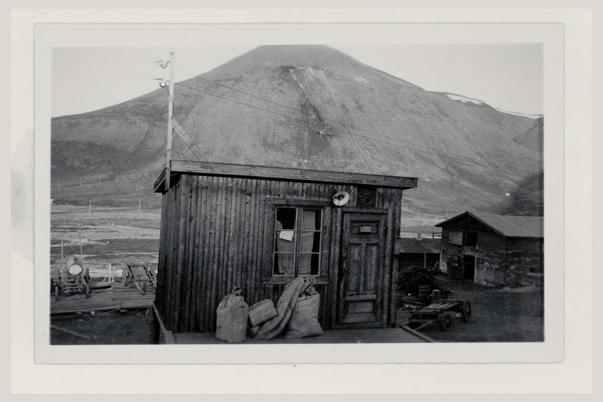 eksteriør, poståpneri, Longyearbyen, postsekker