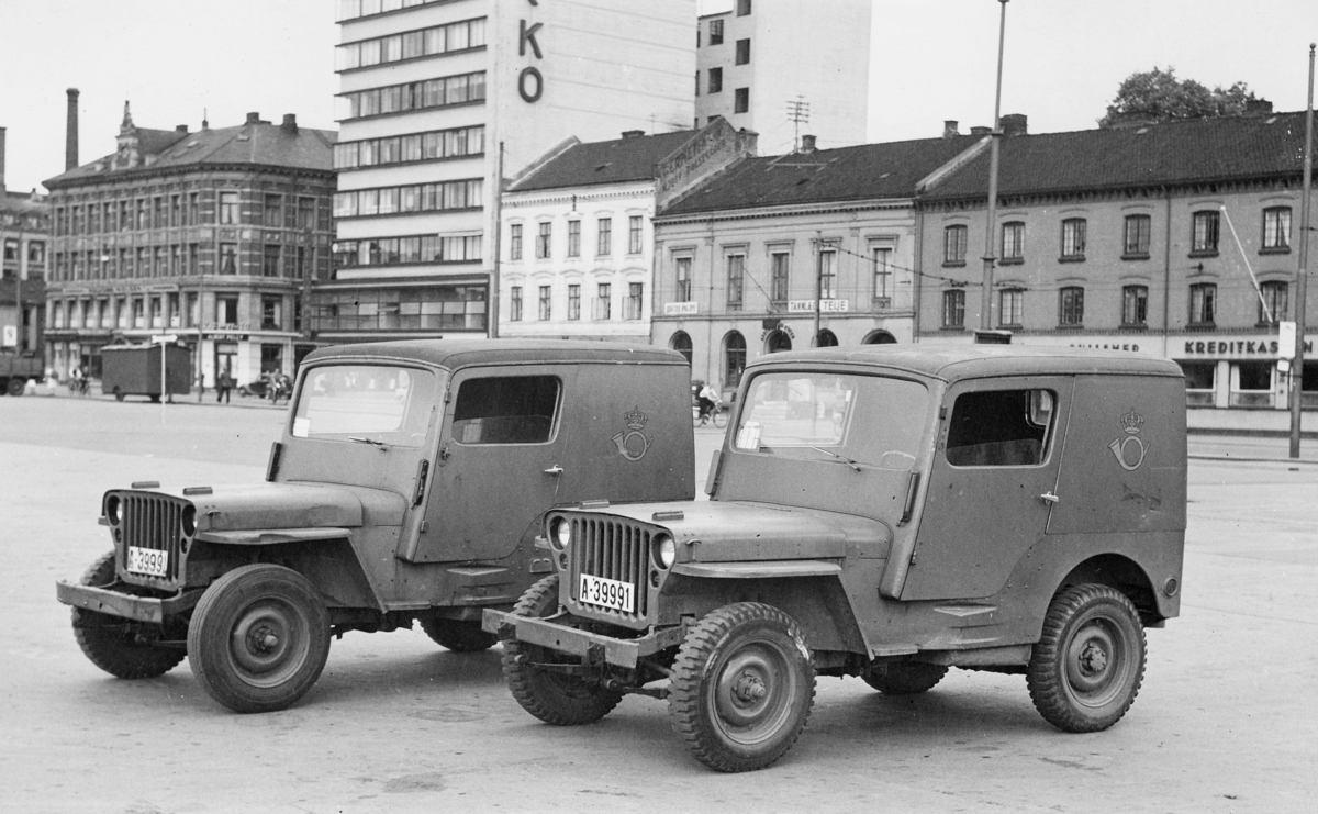 Willy Jeep. Grønland Torv. Ikke med i Bilkalenderen Oslo 1962, så de var nok ute av soga før den tid.