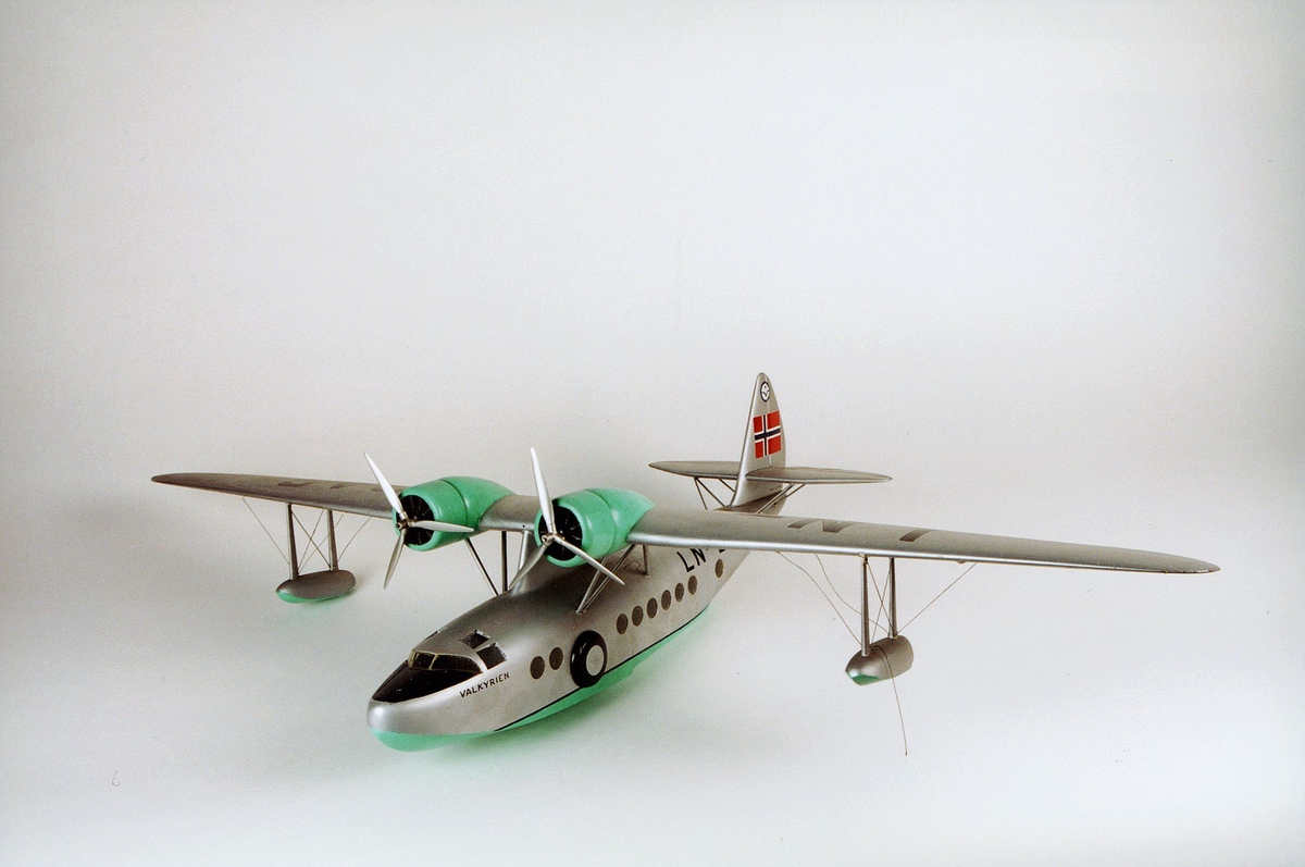 Postmuseet, gjenstander, fly, Likorsky S-43, Valkyrien, LN-DAG, model.