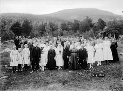 Kort: 16.06.1921. Gruppebilde, kvinner, menn, gamle, unge, b