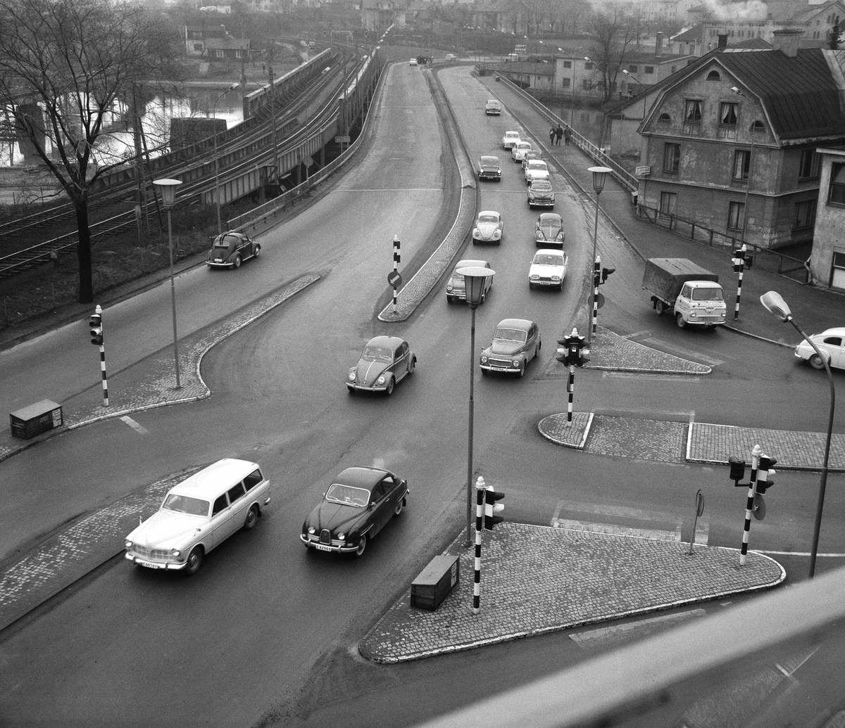 Trafik på Tullbron där E4:an gick genom Linköping, 1966.