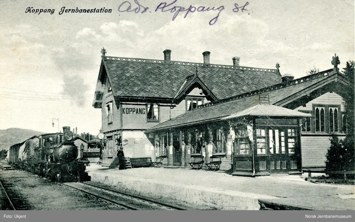 Damplokomotiv type XV med godstog på Koppang stasjon