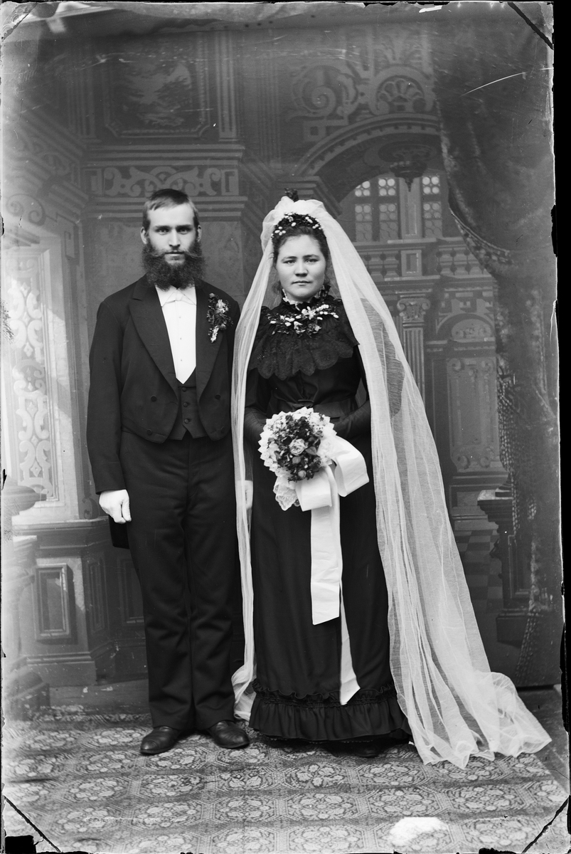Brudparet Per Elis och Brita Edhlund, Öregrund, Uppland 1893