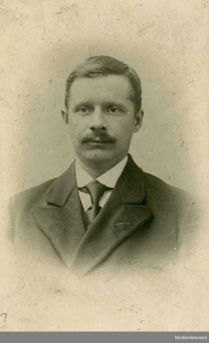 Portrett av Karl Adolf Pedersen (1882 - 1918) fra Nordskot i Leiranger.