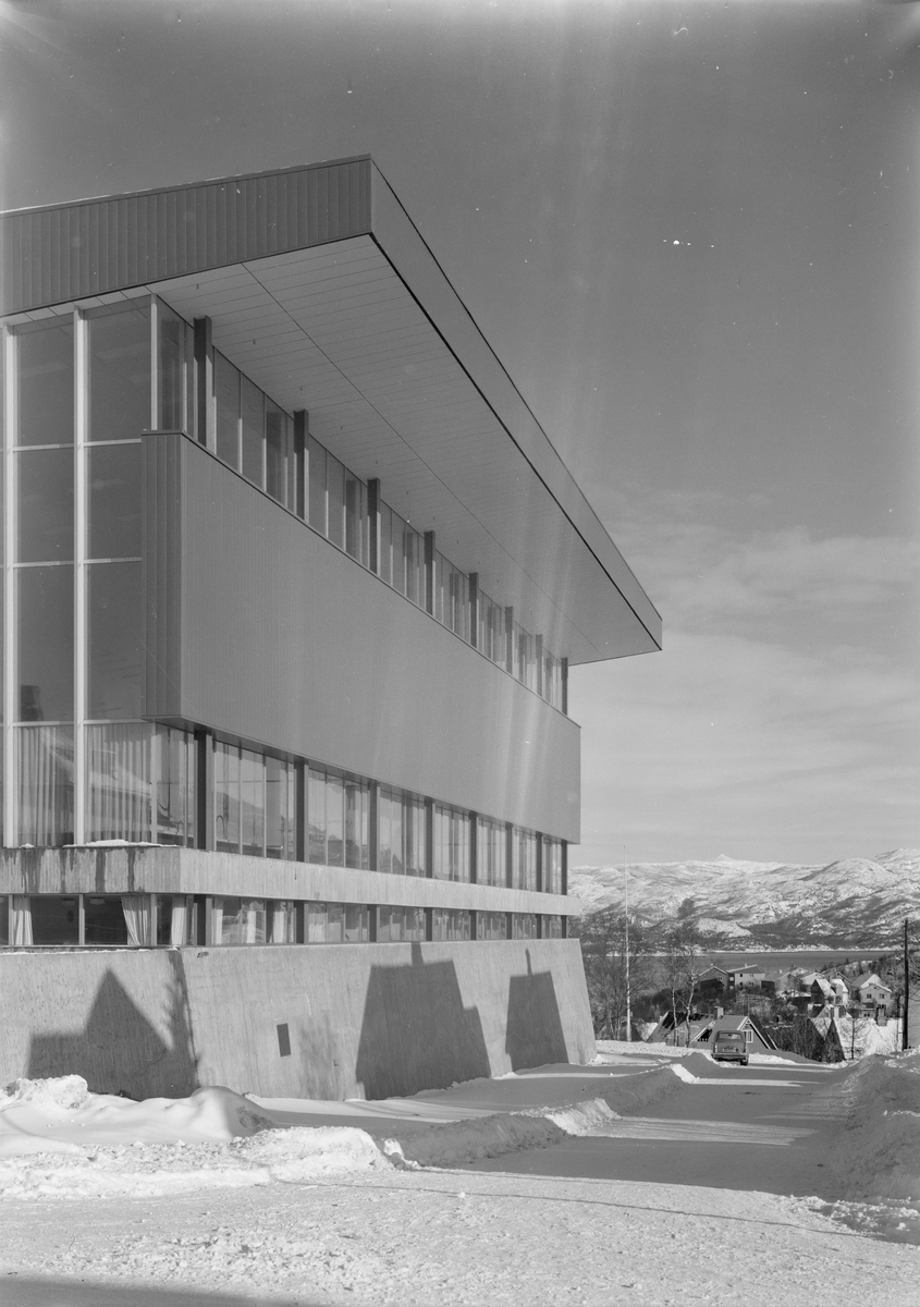 Arkitekturfoto av Idrettens hus i  Narvik.