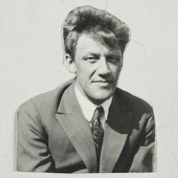 Olav Dalgard (1898 - 1980). Filmregissør og litteraturhistor