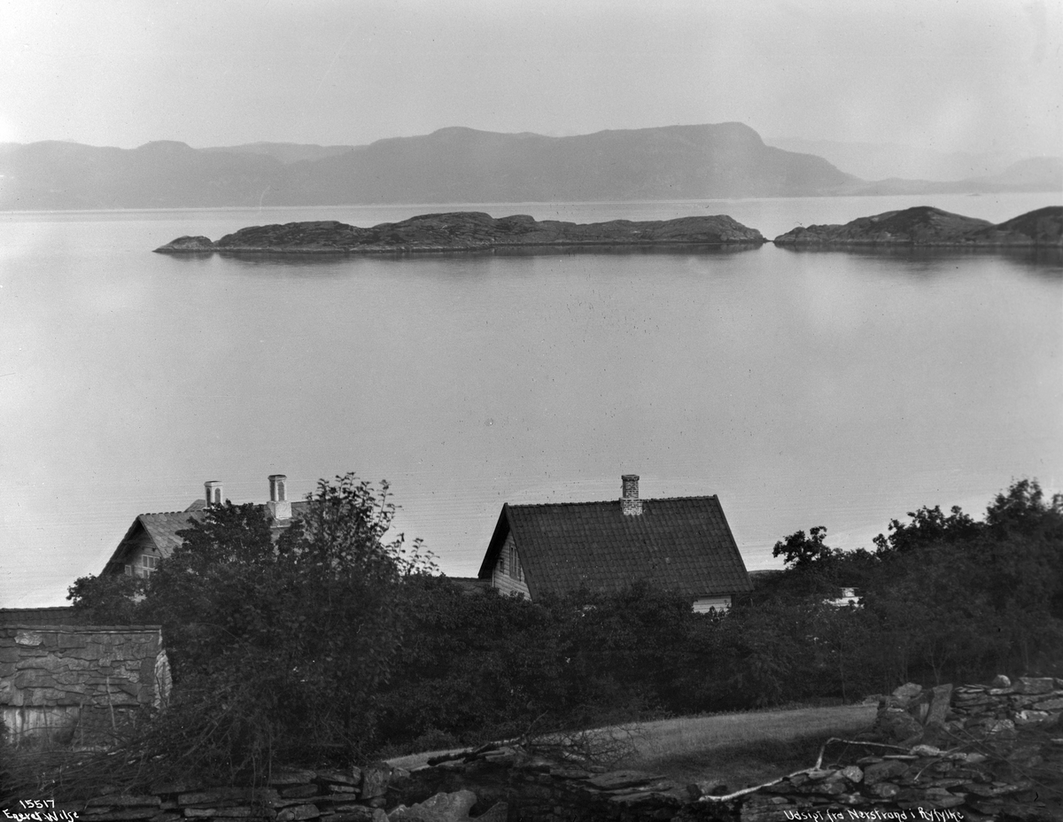 Utsikt over Nedstrand og Nedstrandsfjorden med øya Ombo i bakgrunnen, Tysvær, Rogaland, 1913