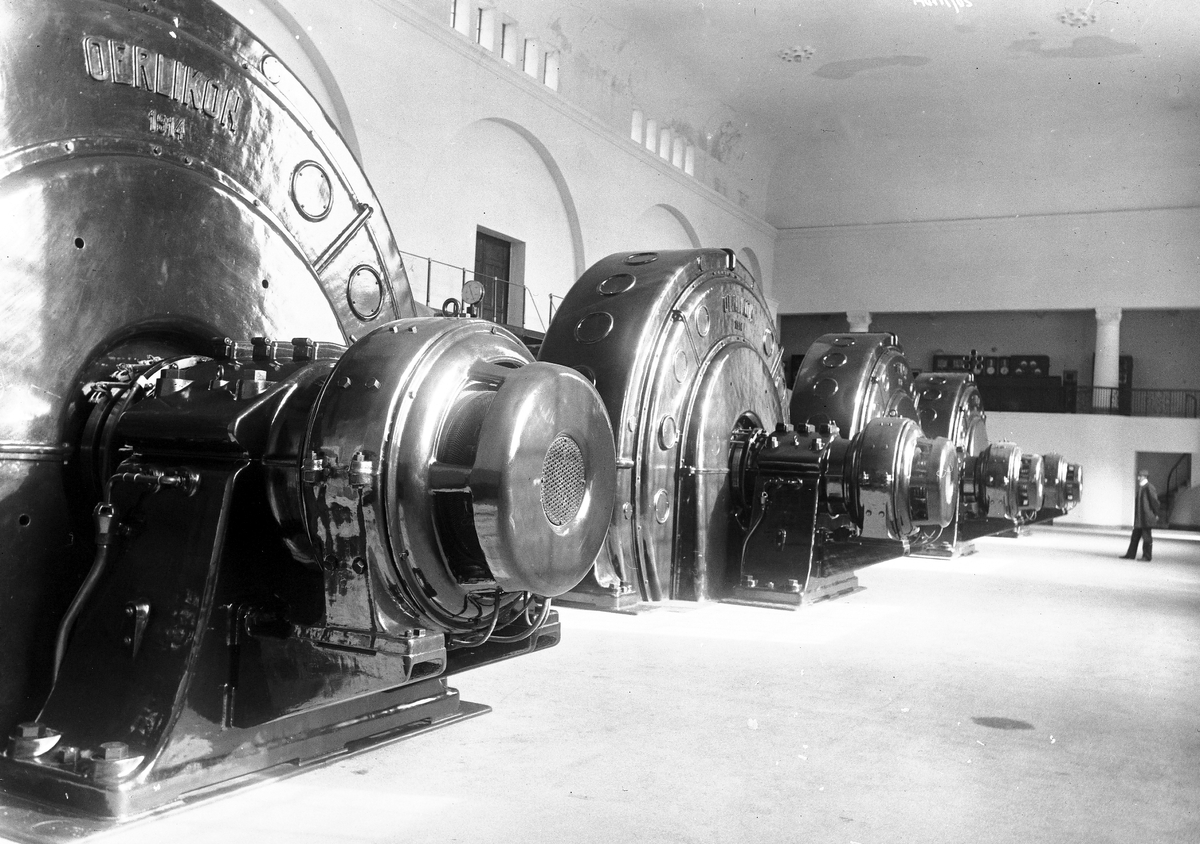 Maskinsalen i Årlifoss kraftverk med Oerlikon generatorer (produsert i Sveits), Tinnelva, Notodden, Telemark, 30. juni 1915.