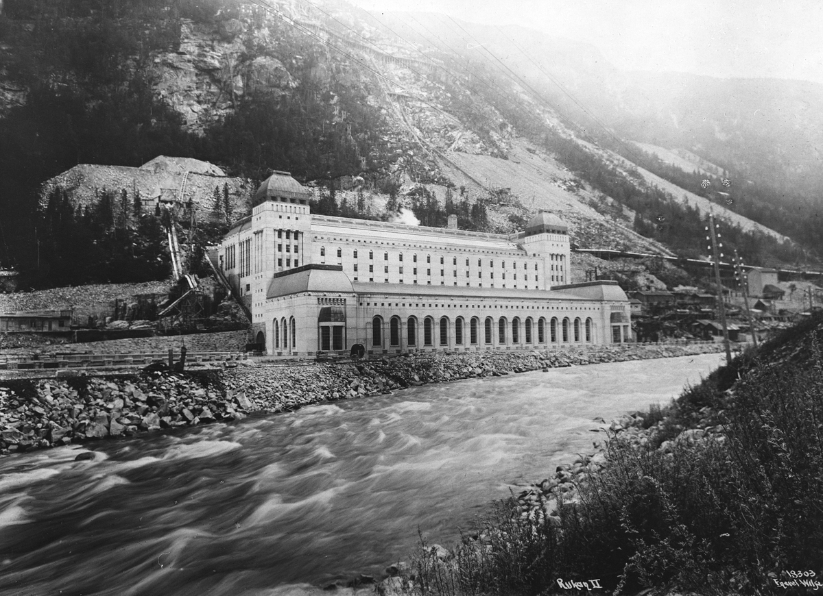 Såheim kraftstasjon (Rjukan II) i elva Måna, Rjukan, Telemark, juli 1916.
