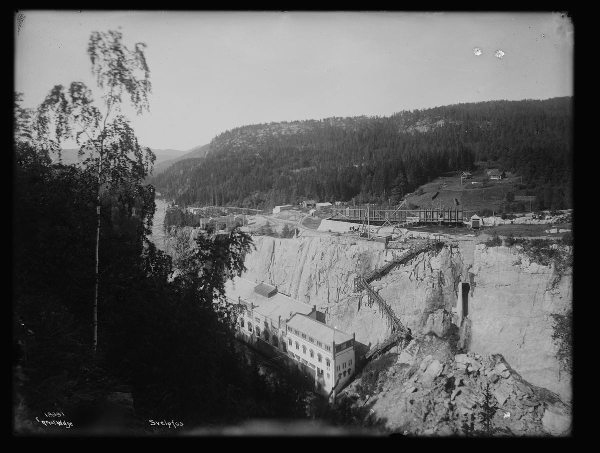 Svelgfoss kraftstasjon (Svelgfoss I) i Tinnelva, Notodden kommune, Telemark, juli 1916.