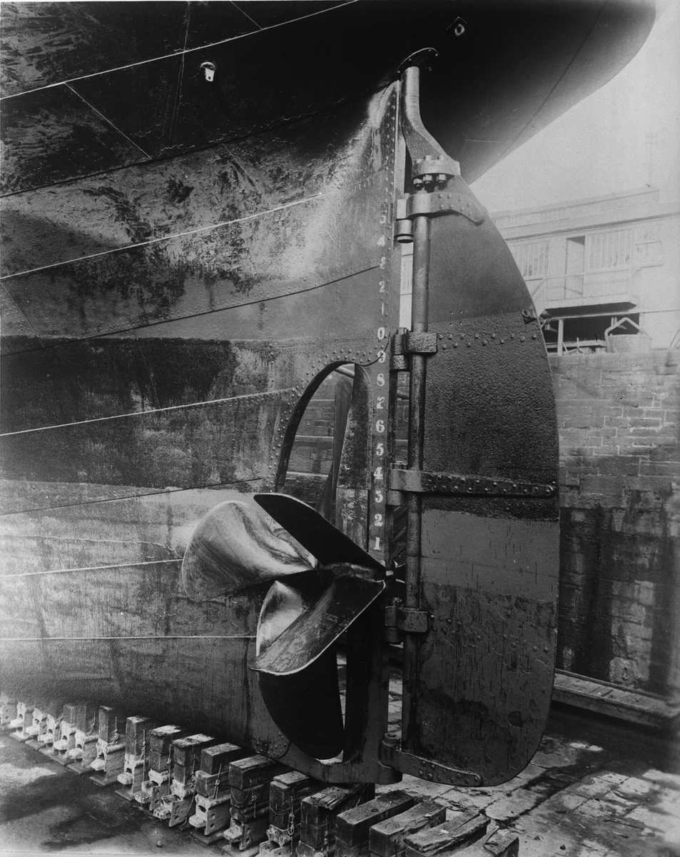 Kontrapropell og ror på skip av jern. Fotografert 1923.