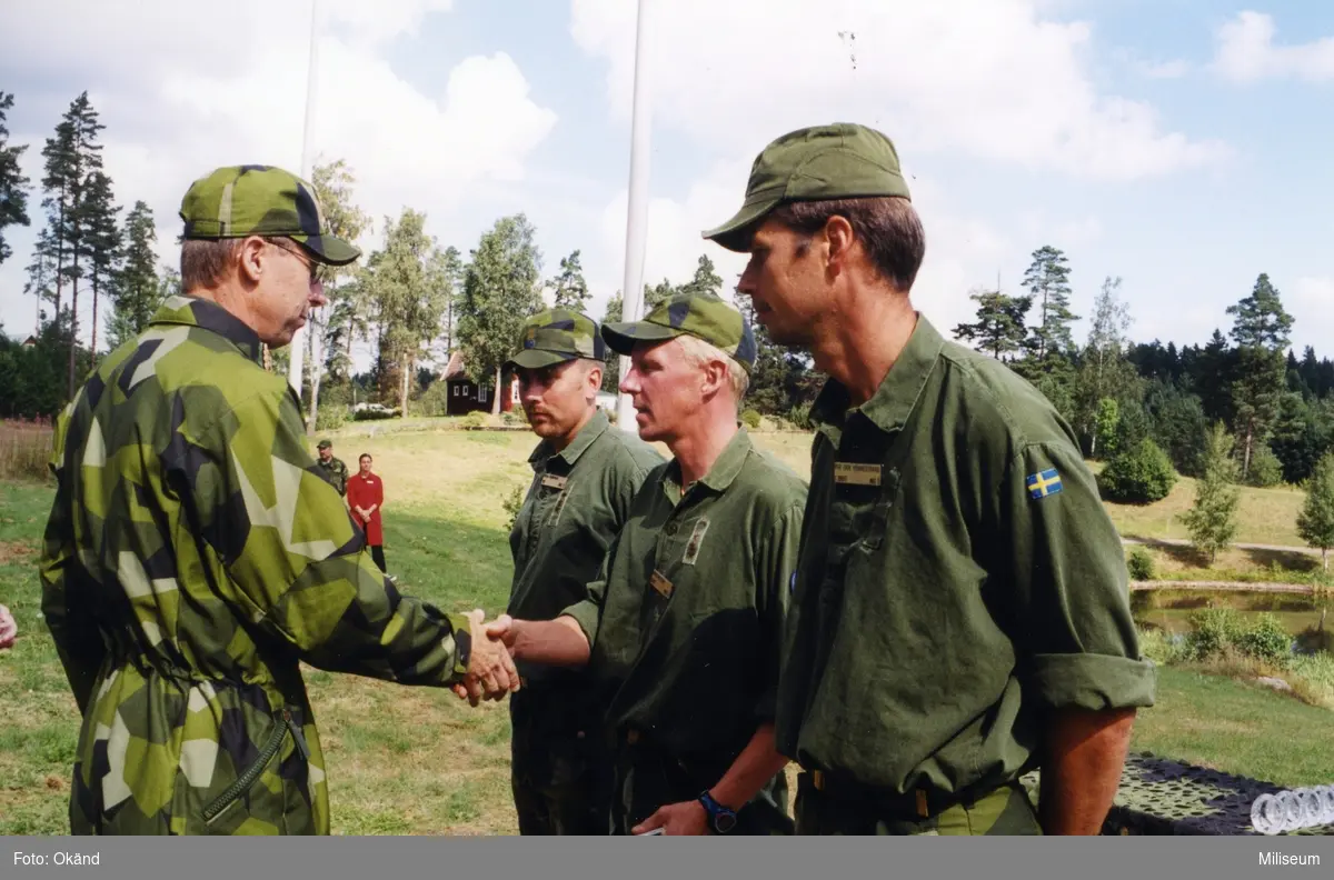 FM Budkavle. Prisutdelare brigadgeneral Håkan Espmark, Armétaktiska kommandot till vänster.