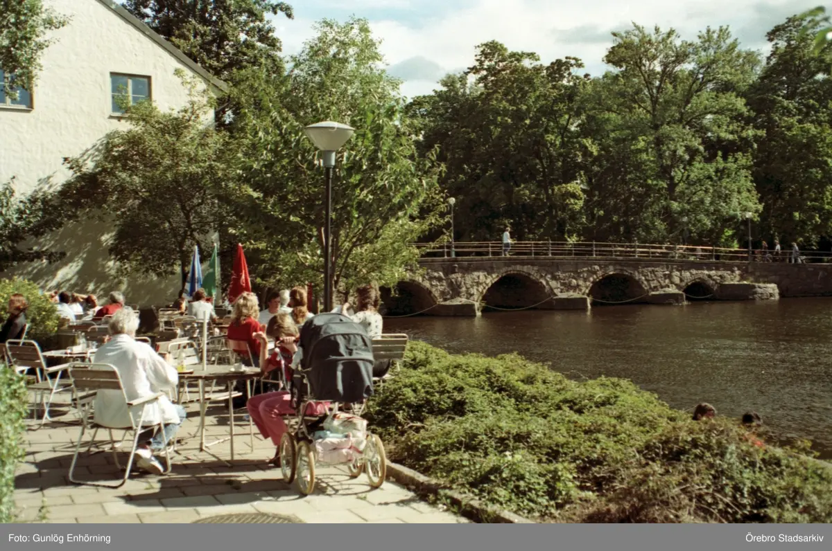 Hälls uteservering, 1991 - Örebro Stadsarkiv / DigitaltMuseum