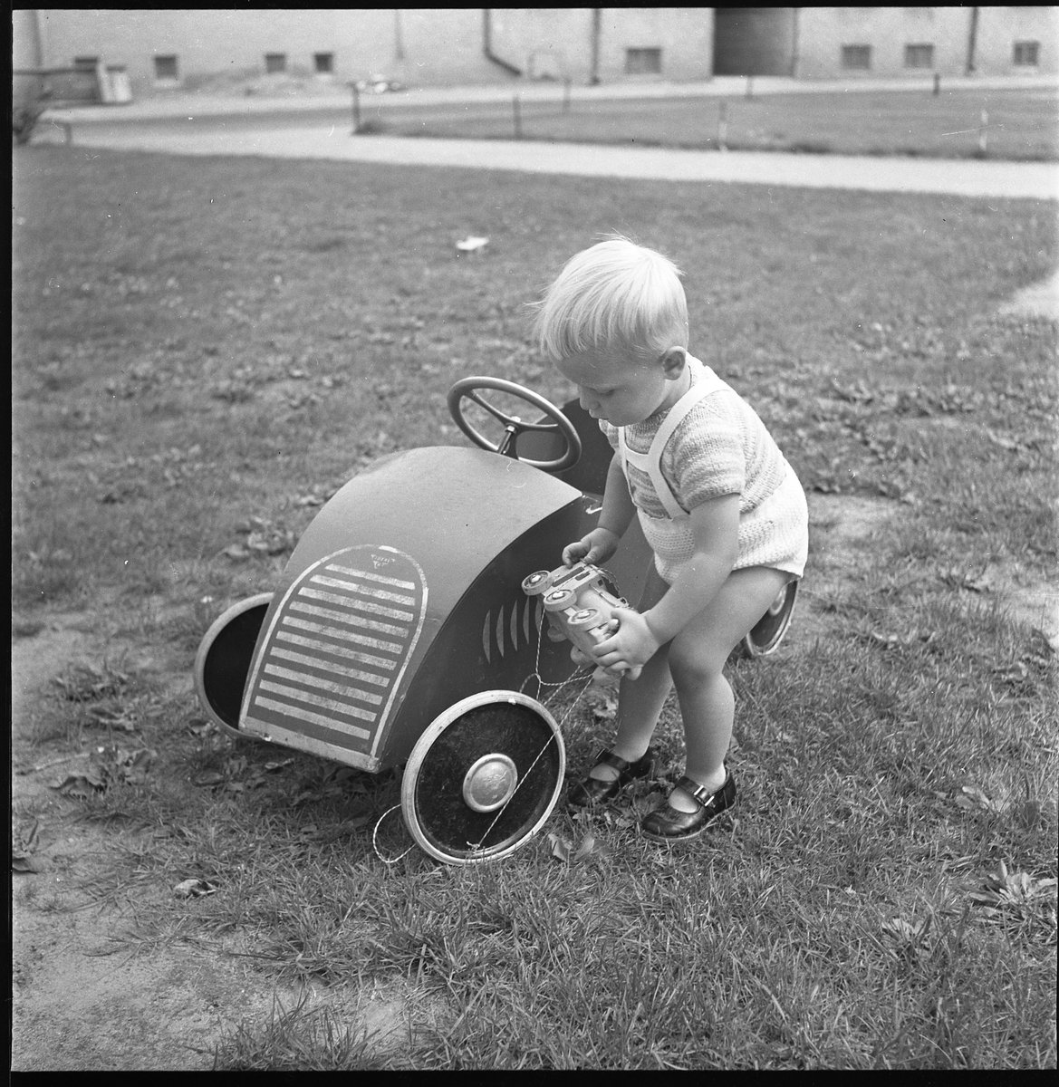 Pojke med trampebil, ej Alingsås, aug 1950 - Alingsås museum ...