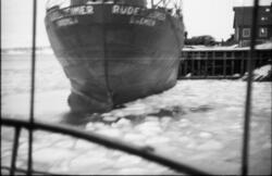 Tysk skip ved havn under 2. verdenskrig, antatt i Vardø
