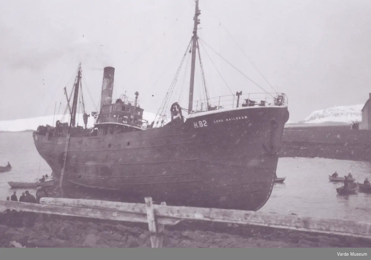 "Lord Hailsham" grunnstøtt ved vestre molo i Vardø i 1938