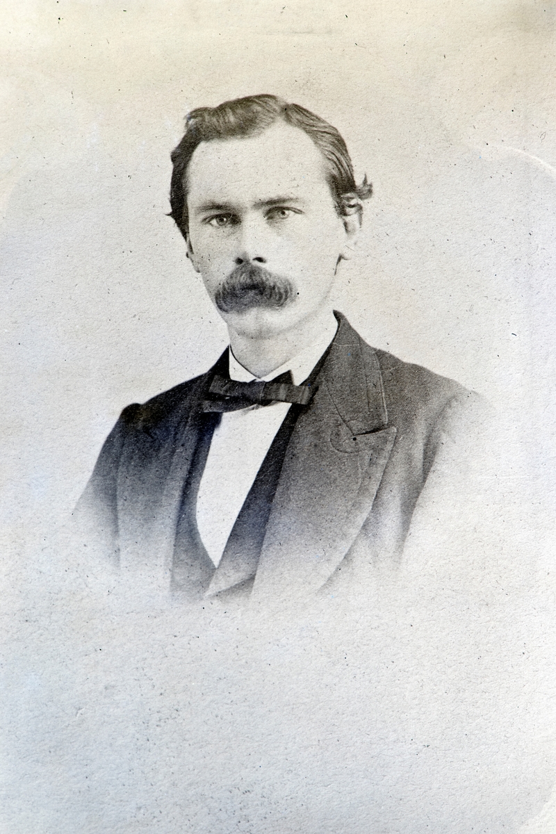 Portrett Jacob Tollesen Hoel (1840–1905). Bildet er fra 1871.
