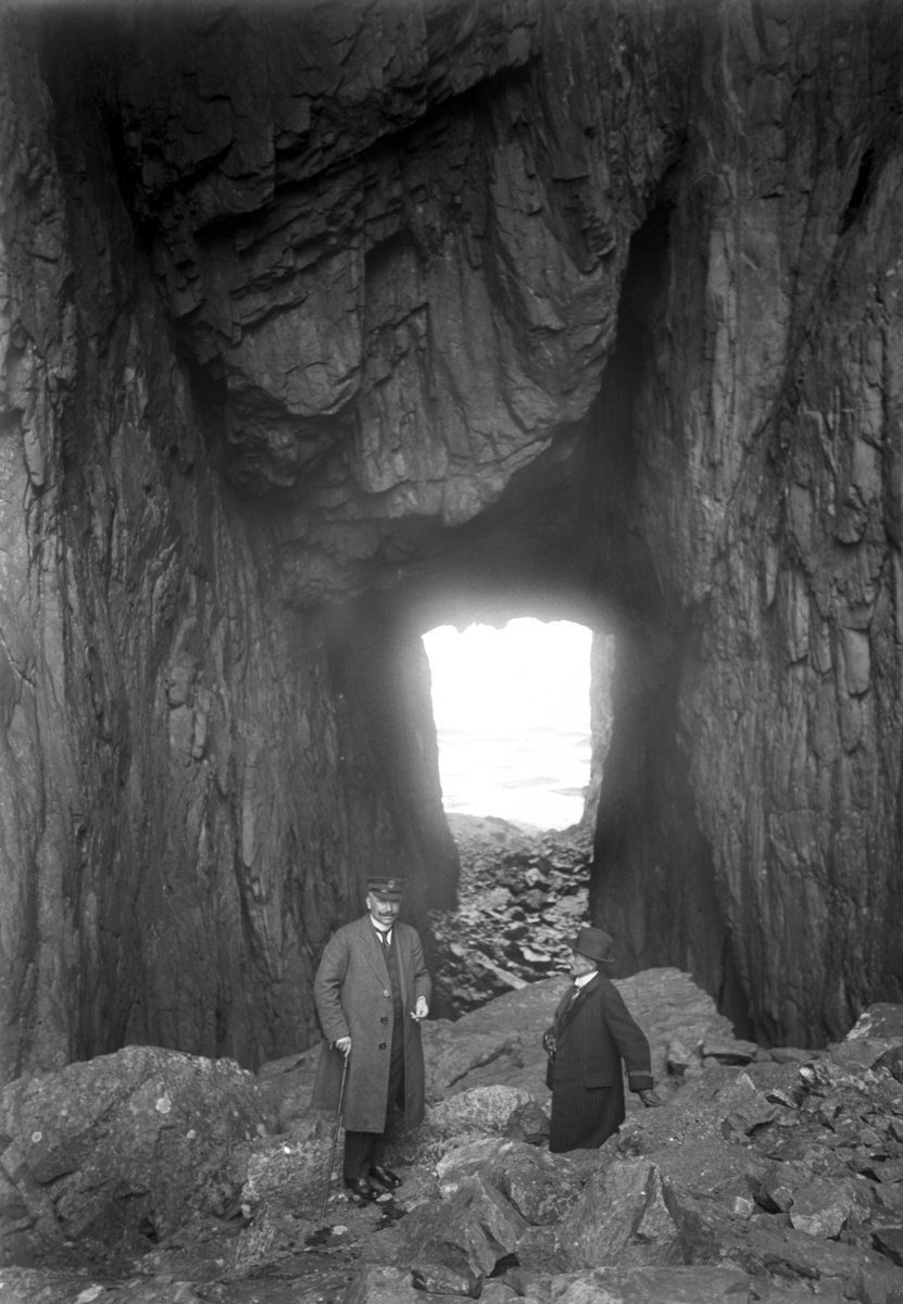 Nærbilde av hullet i Torghatten.
Torghatten (Hullet)
Fotografert 1900 Ca.