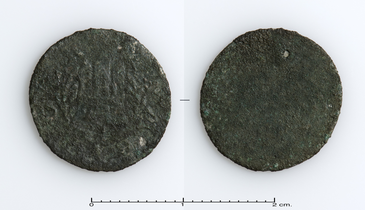 Liten mynt funnet under gulvet i Flåm kirke. 